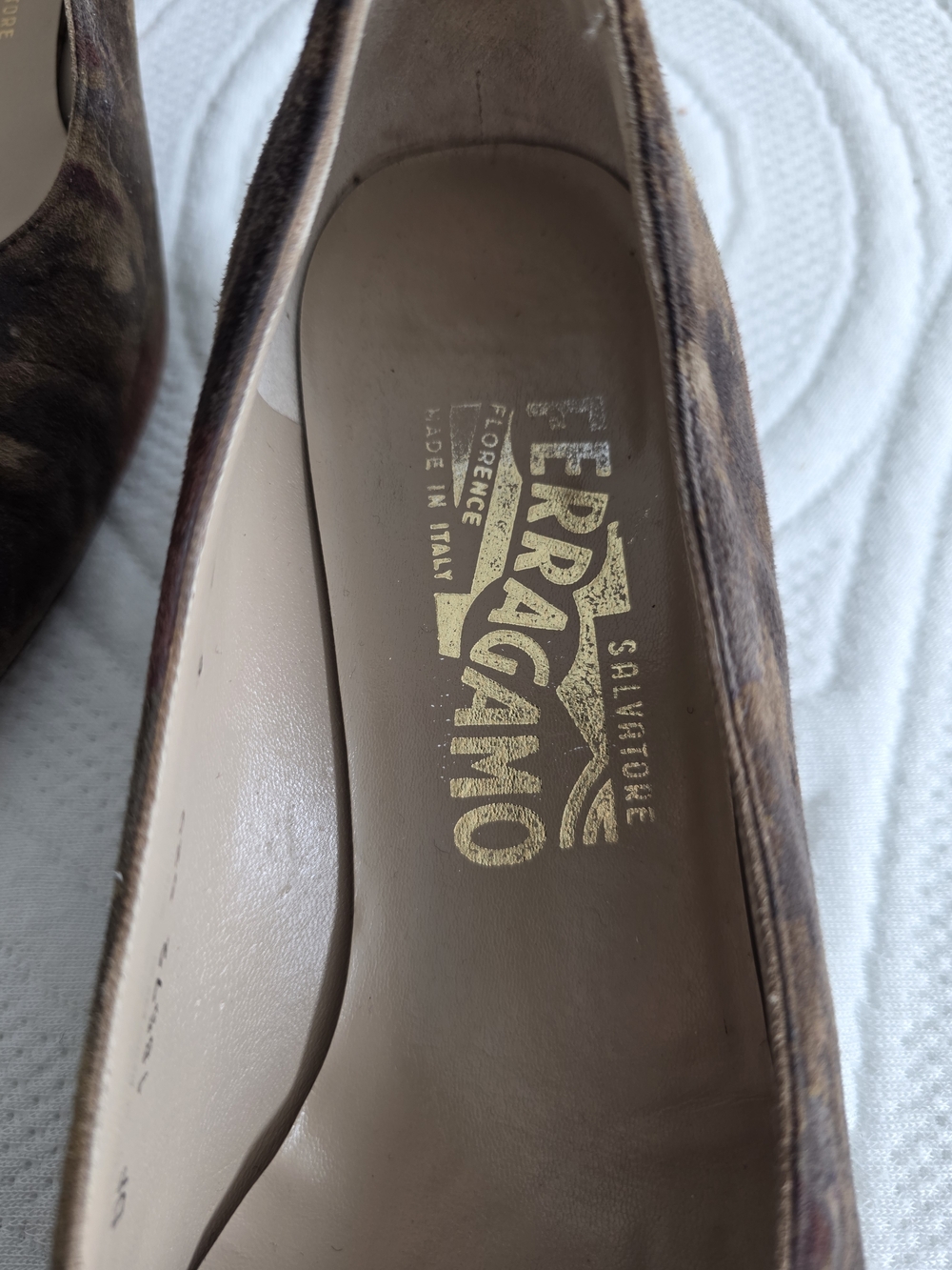 Salvatore Ferragamo Brown Suede Pointed-Toe Women’s Pumps - Picture 2 of 7